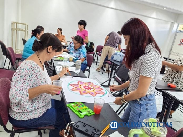 Explora personal de la CUAP recursos artísticos para reducir el estrés