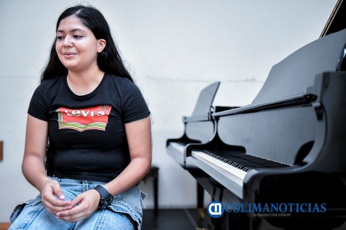 Gana alumna de la UdeC el VIII Concurso Musical RCO de ANUIES