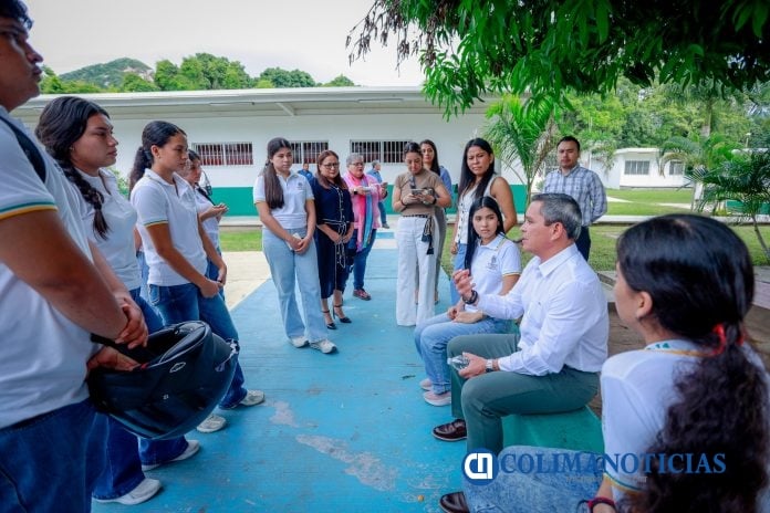 Gira de informes de labores por Manzanillo