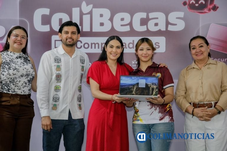 Indira Vizcaíno entrega casi 1,200 ColiBecas Computadoras a estudiantes del Tec de Colima