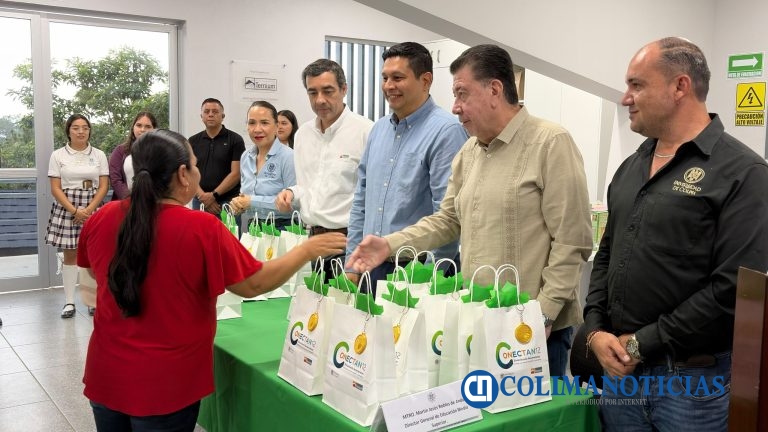 Acercan UdeC y Ternium a familias y estudiantes mediante taller de tecnologías