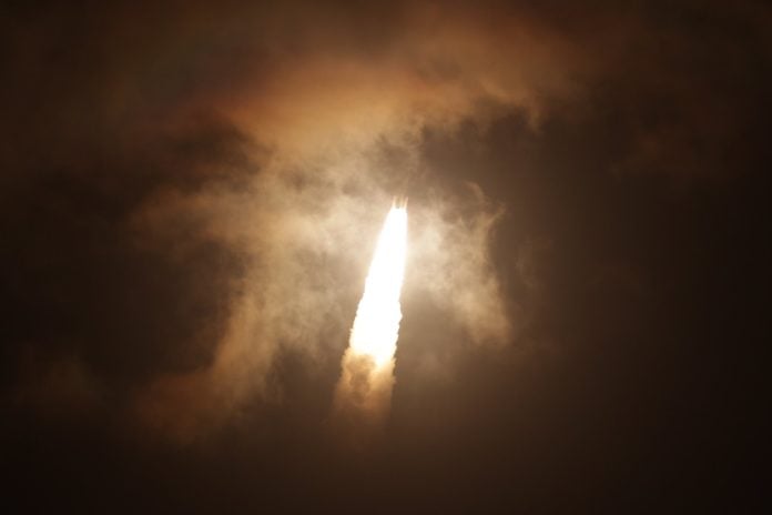 Japón lanza una misión para recolectar muestras de una luna de Marte