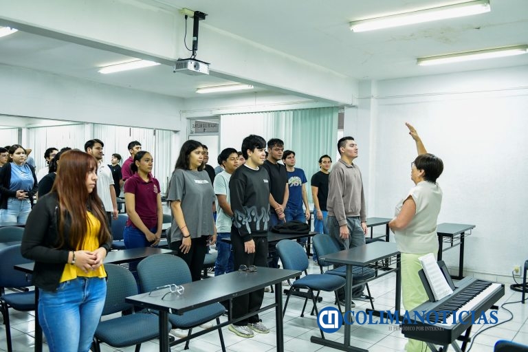 Exploran estudiantes de la FCA la música y el dibujo con “Más cultura, más humanidad”