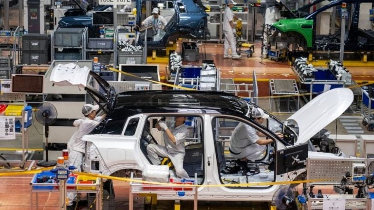 México registra caída de 15% en producción de vehículos ligeros durante septiembre