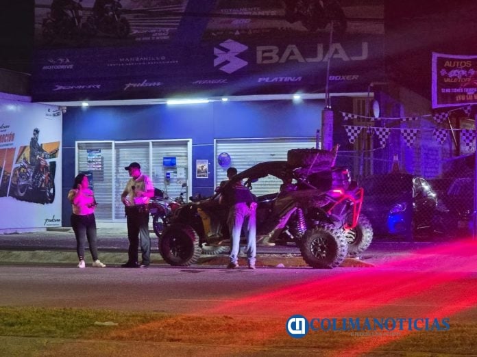 Raizer volcó sobre la avenida Elías Zamora Verduzco de Salagua