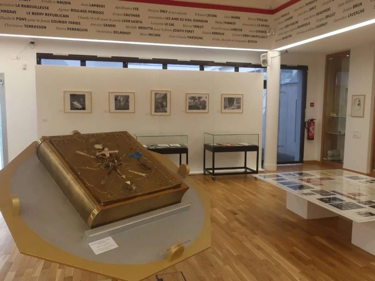 Roban un valioso libro de 210 kilos con la cubierta de Salvador Dalí en un museo francés
