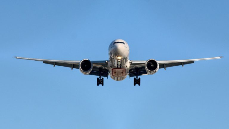Desaparece avión con seis personas tras sobrevolar el Atlántico frente a Massachusetts