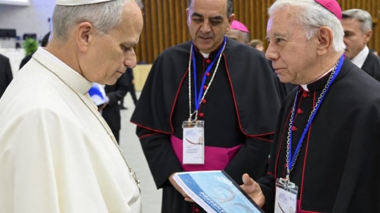 Episcopado Mexicano entrega al papa León XIV libro sobre personas desaparecidas