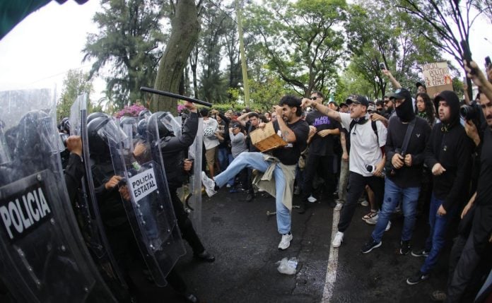 manifestacion-por-agua-contaminada-en-guadalajara