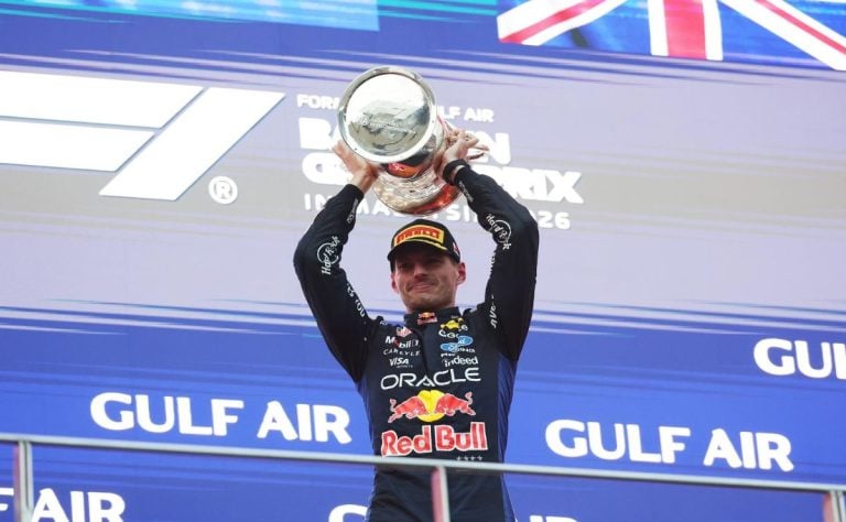 Verstappen conquista un caótico GP de Baréin; ‘Checo’ Pérez termina en el lugar 19