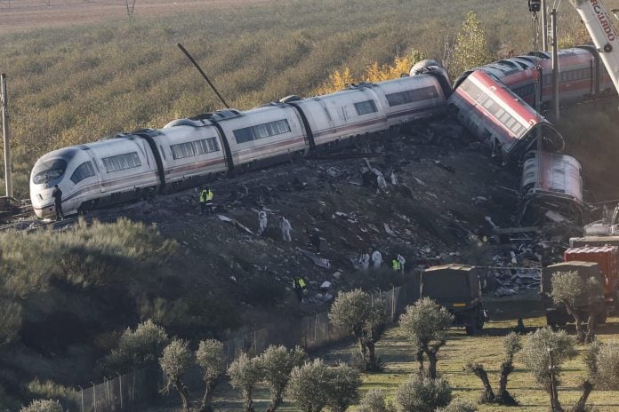 Trabajos en el lugar del accidente ferroviario de Urda (Toledo)